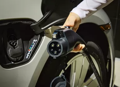 ¿J1772 o CCS? Elegir el estándar de carga para vehículos eléctricos equivocado podría dejarte varado.