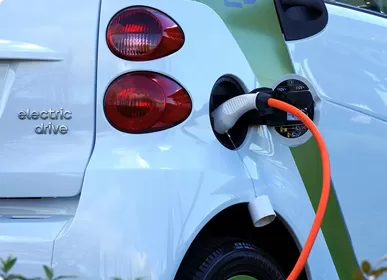 Cargue su vehículo eléctrico de esta manera, es más seguro.