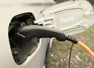 Cables de Carga para Vehículos Eléctricos: Carga Rápida vs. Carga Lenta – ¿Cómo Elegir?