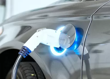 Los precios del litio se dispararon y los vehículos de nueva energía experimentaron la cuarta subida de precios de este año.